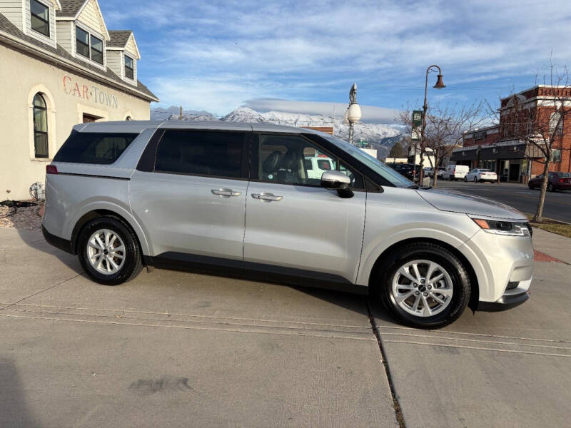 2022 Kia Carnival LX