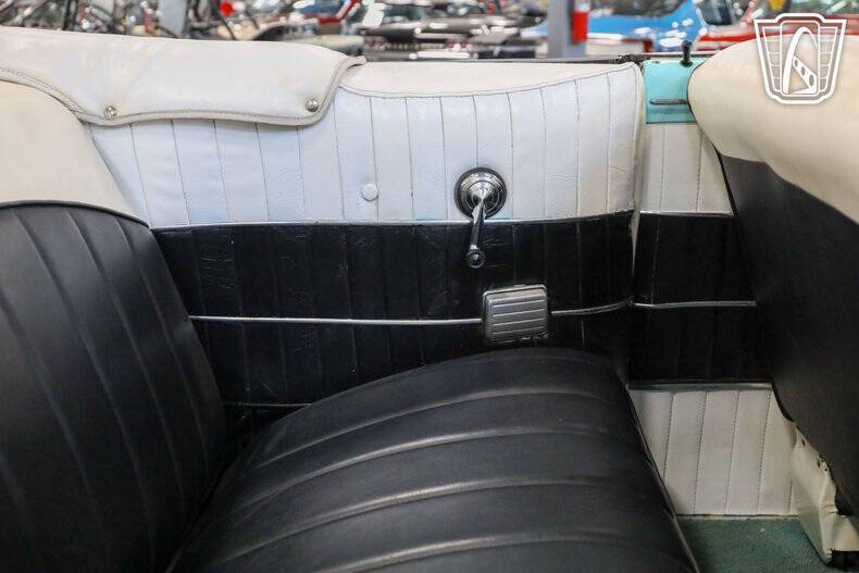 1953 Ford Crestline