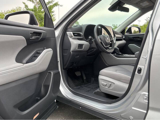 Used 2024 Toyota Highlander LE with VIN 5TDBBRCH2RS624496 for sale in Madison, WI