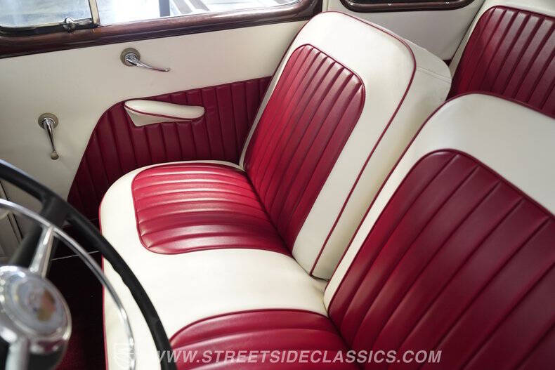 1948 Ford Deluxe