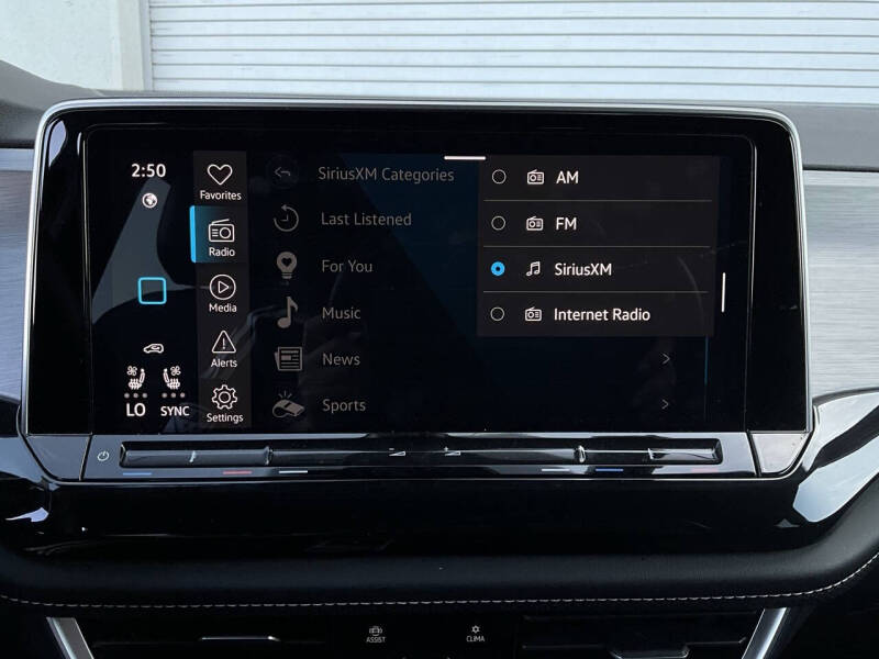 2025 Volkswagen Atlas Cross Sport SE 4Motion