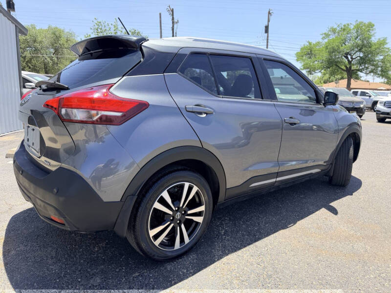 2020 Nissan Kicks SR