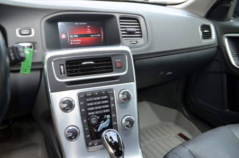 2018 Volvo V60 Cross Country T5 Premier