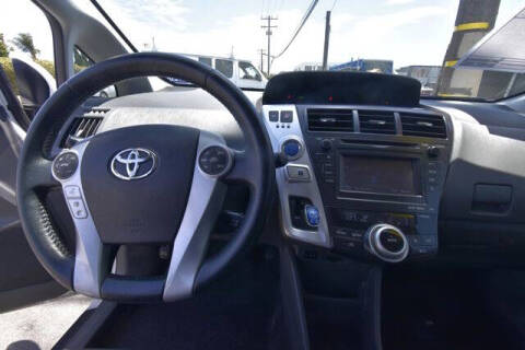 2014 Toyota Prius v Five