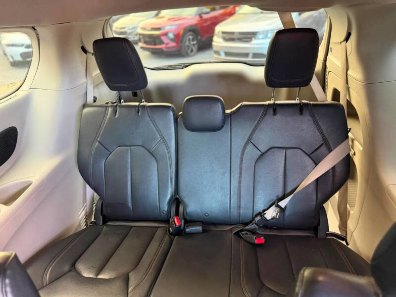 2017 Chrysler Pacifica Touring-L Plus