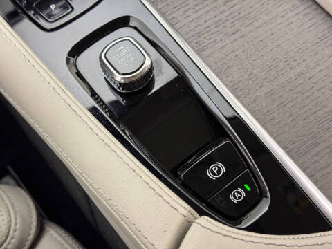 2023 Volvo XC90 Recharge T8 Ultimate Dark Theme