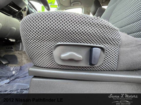 2012 Nissan Pathfinder LE