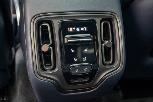 2021 Aston Martin DBX 39