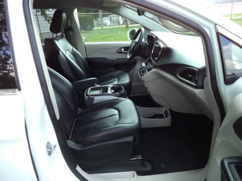 2017 Chrysler Pacifica Touring-L