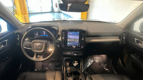 2025 Volvo XC40 B5 Core Bright Theme