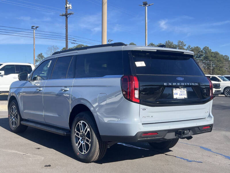 2025 Ford Expedition MAX Active