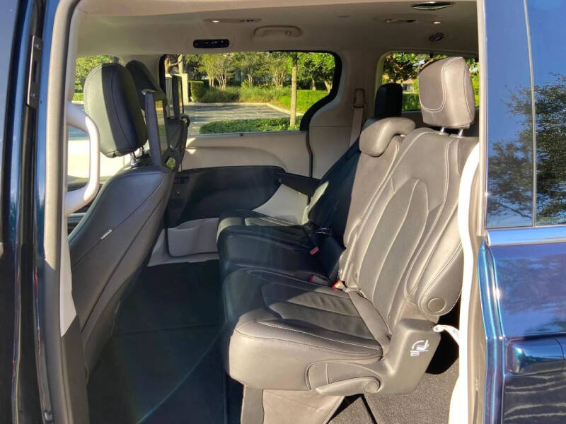 2022 Chrysler Pacifica Touring L