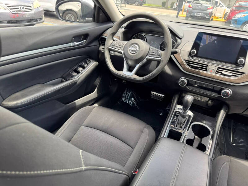 2023 Nissan Altima 2.5 SV