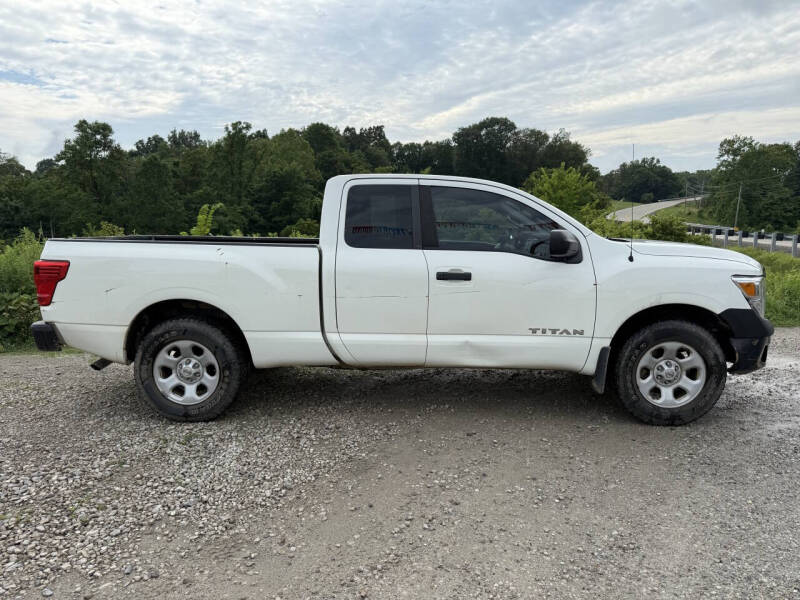 2018 Nissan Titan S's photo