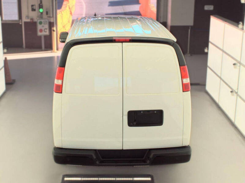 2022 Chevrolet Express 2500
