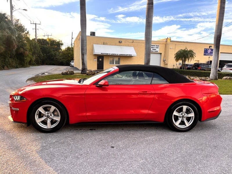 2022 Ford Mustang EcoBoost