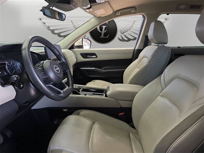 2024 Nissan Pathfinder SL