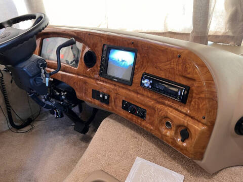 2005 Workhorse Hurricane