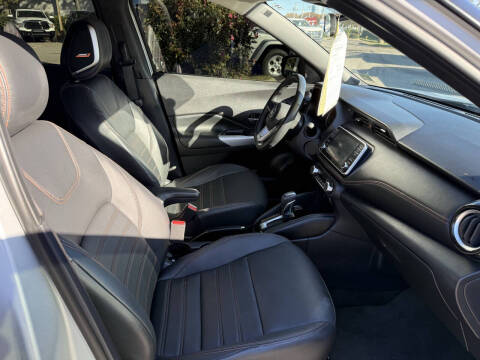 2020 Nissan Kicks SR