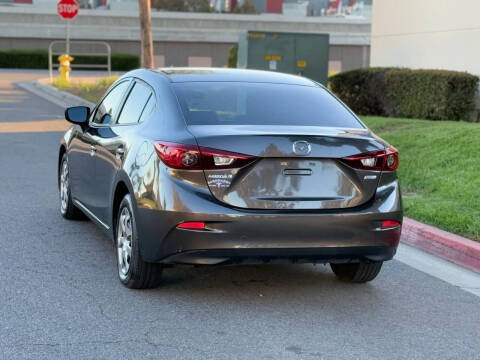 2015 Mazda MAZDA3 i Sport