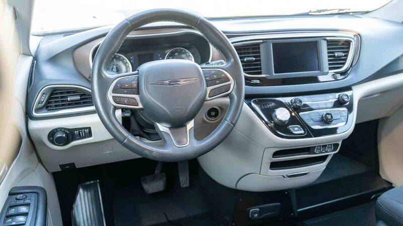 2022 Chrysler Voyager LX