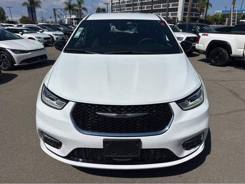 2024 Chrysler Pacifica Touring