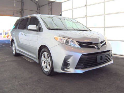 2019 Toyota Sienna for sale at Motor Treasure in Bridgeton NJ