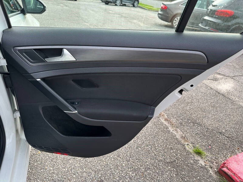2019 Volkswagen Golf S