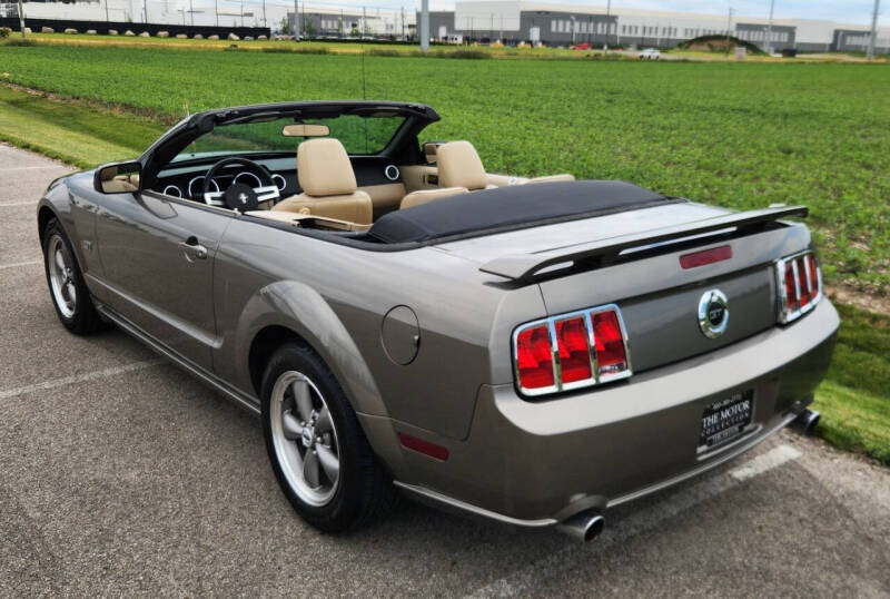 2005 Ford Mustang GT Deluxe