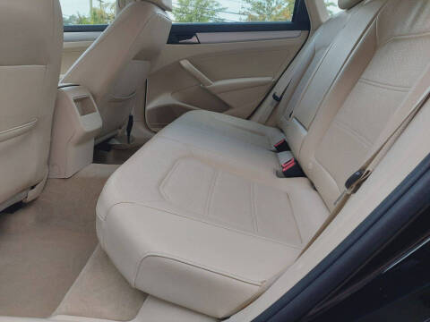 2012 Volkswagen Passat SE PZEV