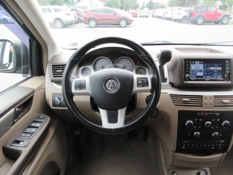 2012 Volkswagen Routan SE