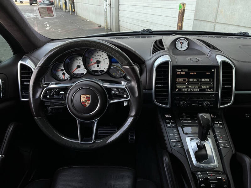2016 Porsche Cayenne GTS