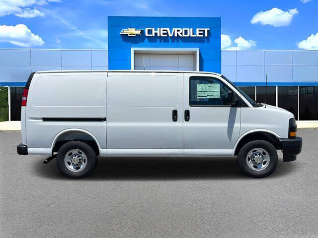 2025 Chevrolet Express 2500