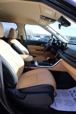 2024 Kia Carnival EX