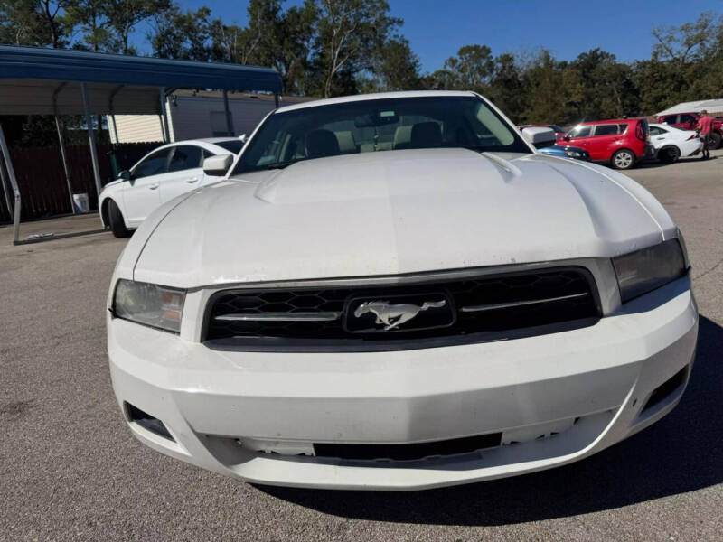 2011 Ford Mustang V6 photo 2