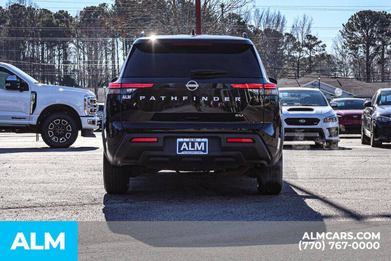 2023 Nissan Pathfinder SV