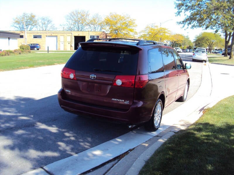 2008 Toyota Sienna LE photo 3