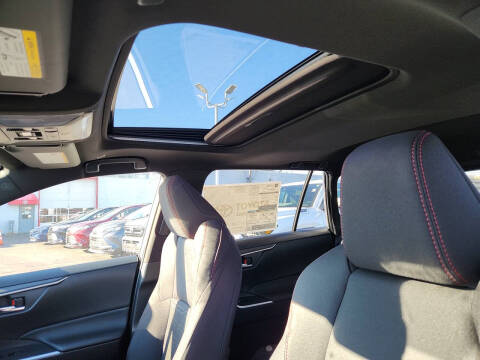 2025 Toyota RAV4 Plug-in Hybrid SE