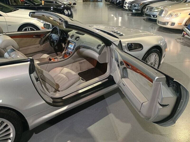 2005 Mercedes-Benz SL-Class 26