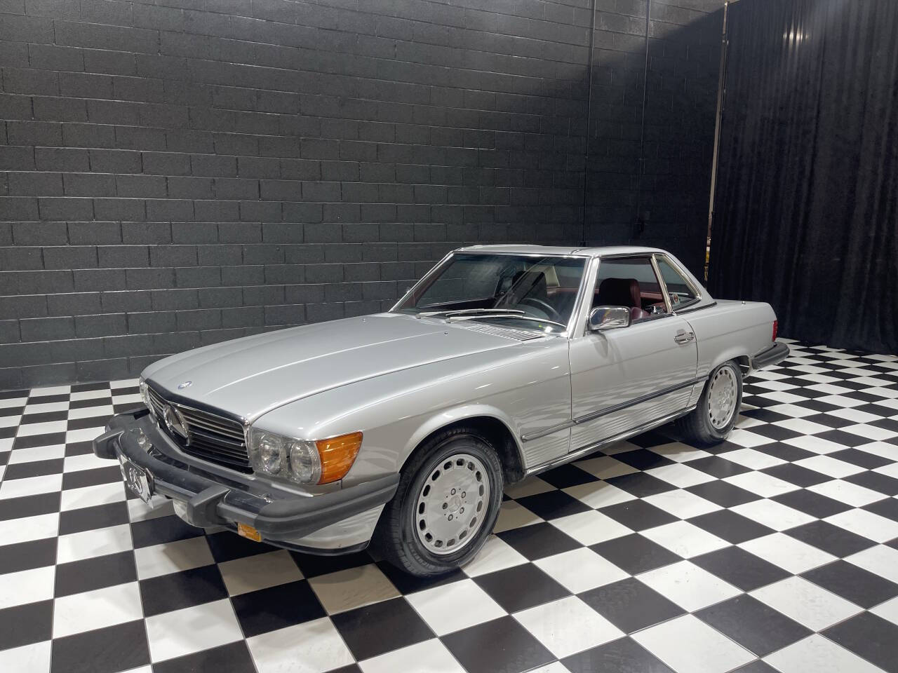 1988 Mercedes-Benz 560-Class 82