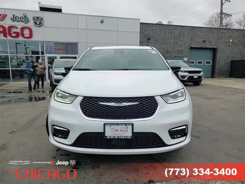 2025 Chrysler Pacifica Select