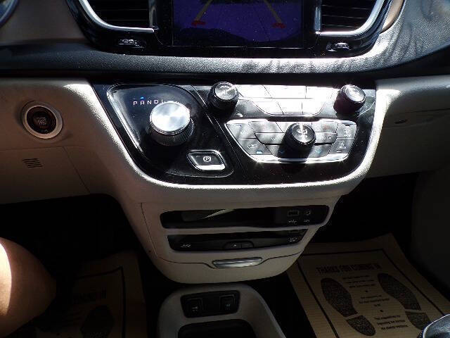 2017 Chrysler Pacifica Touring-L Plus