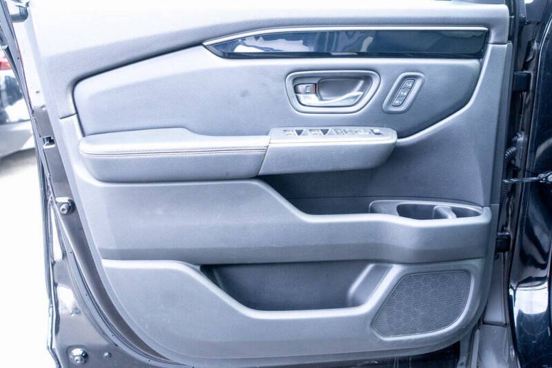 2023 Honda Pilot EX-L w/Rear Captain's Chairs