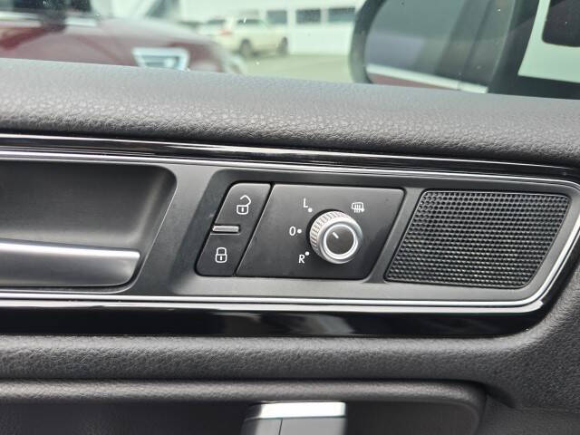 2017 Volkswagen Touareg V6 Wolfsburg