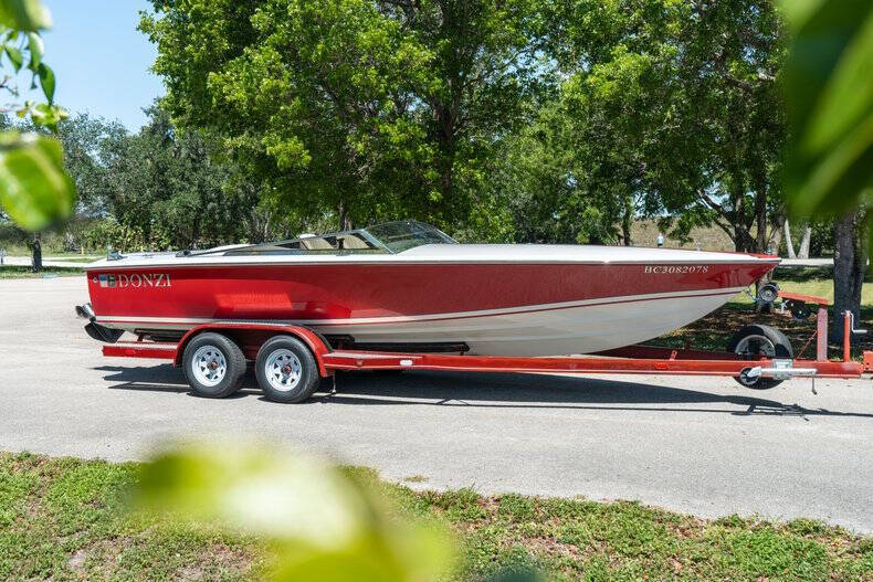 1994 Donzi Marine Classic 22