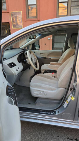 2014 Toyota Sienna LE 7-Passenger Auto Access Seat
