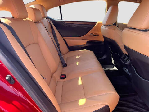 2025 Lexus ES 300h
