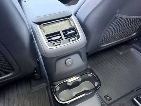 2025 Volvo XC90 T8 Ultra Bright Theme 6P