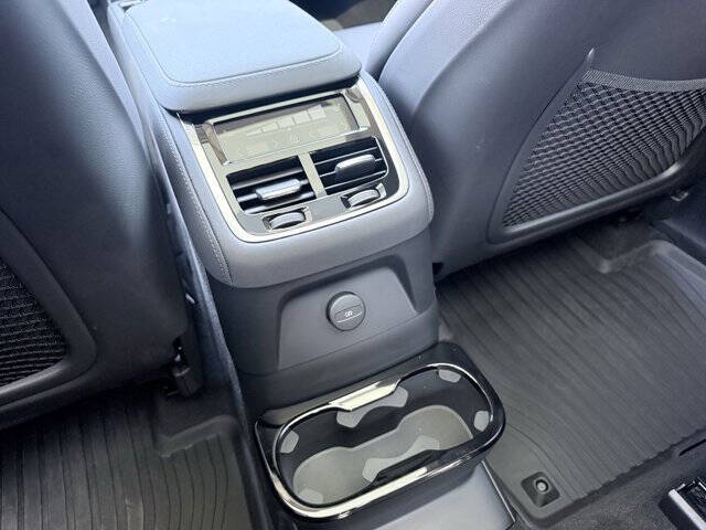 2025 Volvo XC90 T8 Ultra Bright Theme 6P