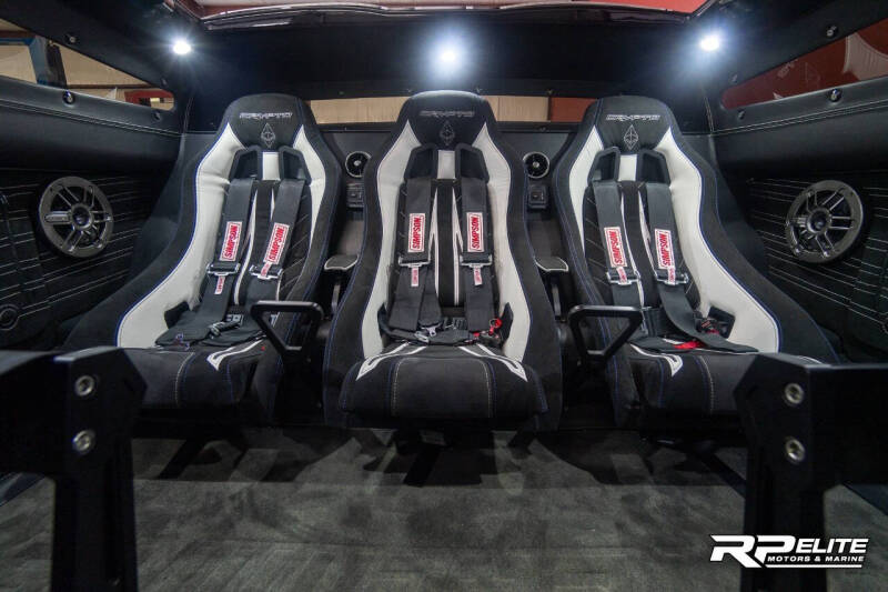 2019 Outerlimits SV43